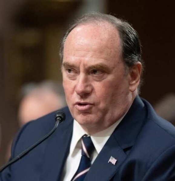 وزير البحرية الأمريكي جون فيلان سيغادر منصبه