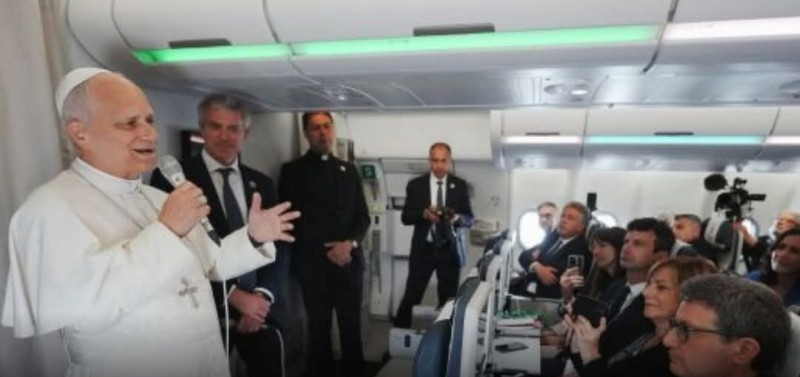 بابا الفاتيكان يندد بمعاملة اللاجئين كالحيوانات ويحث الدول الثرية على تقديم المساعدة الإنسانية