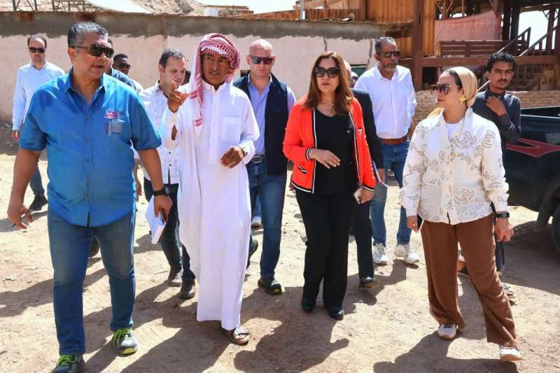 وزيرة التنمية المحلية والبيئة توجه باستخراج تصاريح ”مراقب بيئي” للمجتمع المحلي لتطوير وحماية منطقة ”البلو هول” بدهب