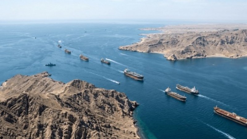 عهد الضيافة انتهى.. مسئول إيراني: على السفن دفع رسوم عبور مضيق هرمز