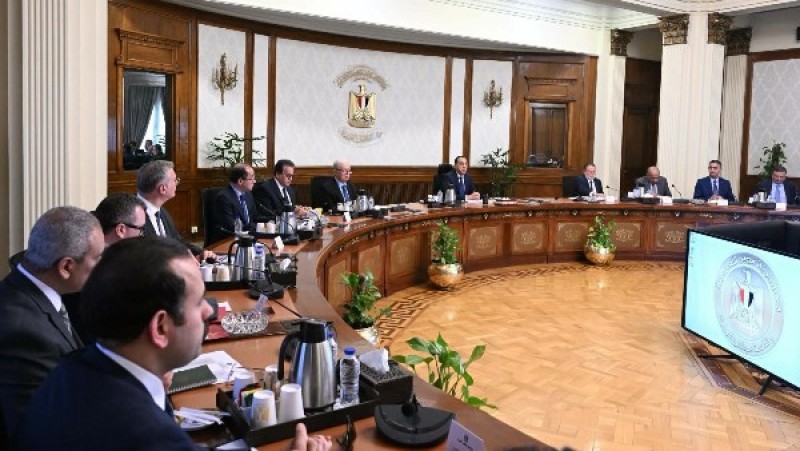 رسميا.. الحكومة: وقف العمل بقرار غلق المحال العامة والمراكز التجارية والمطاعم 11 مساءً