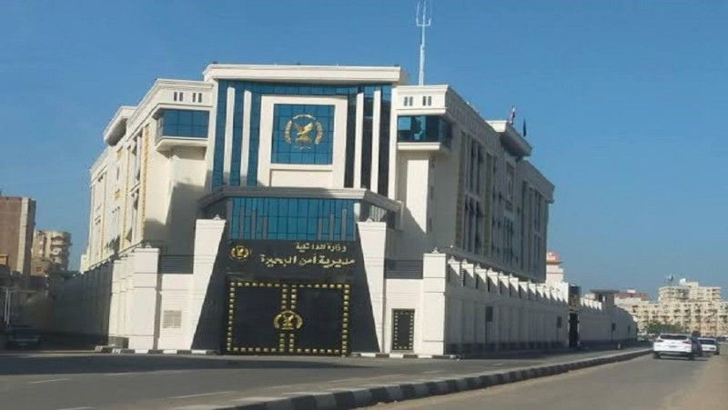 القبض على عاطلين بتهمة سرقة غطاء صرف صحي بالبحيرة