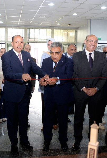 رئيس جامعة المنصورة والمحافظ  يفتتحان معرض الفن التشكيلي «رؤى 2026»