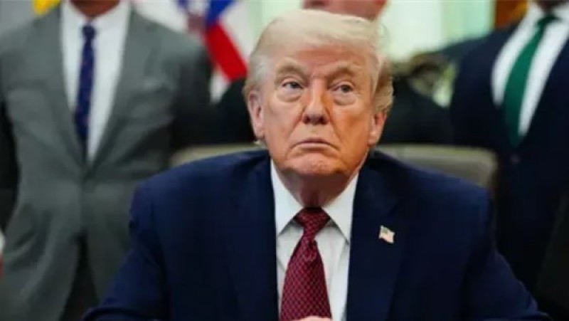 ترامب يزعم: إيران في ”حالة انهيار” وتريد من واشنطن فتح مضيق هرمز