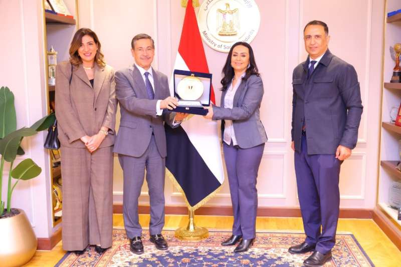 وزارة التضامن الاجتماعي وبنك التعمير والإسكان يشهدان توزيع عدد من الأجهزة التعويضية لطلاب الجامعات من ذوي الإعاقة