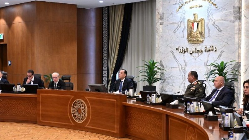 مجلس الوزراء يُوافق على استمرار تطبيق نظام العمل عن بُعد يوم الأحد خلال مايو