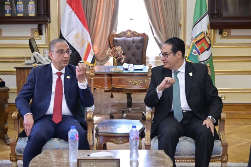 بحضور محافظ الجيزة .. مجلس جامعة القاهرة يناقش تعزيز التعاون مع المحافظة ويبحث ملفات التعليم والبحث العلمي وخدمة المجتمع