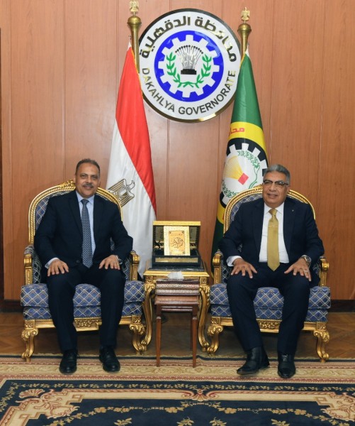 محافظ الدقهلية يستقبل محافظ الشرقية على هامش مؤتمر وحدات الكلى بالمنصورة