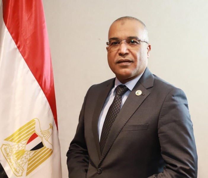 رئيس نقابة البترول: إشادة بالغة بتوجيهات الرئيس السيسي الداعمة للعمال وتعزيز الحماية الاجتماعية