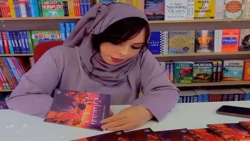الكاتبة الصحفية سومية سعد توقّع روايتها «همسات قلب» بحضور لافت في دبي