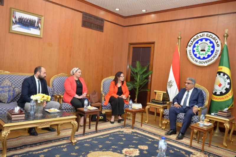 محافظ الدقهلية يستقبل ممثلة هيئة فولبرايت لبحث تعزيز برامج التبادل التعليمي وتنمية القدرات