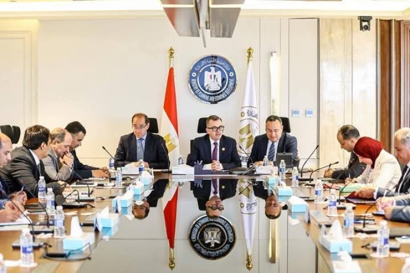 وزراء التخطيط والتعليم العالي والمالية يبحثون سبل دعم الجامعات وتعزيز دور مؤسسات التعليم العالي في تحقيق التنمية الشاملة
