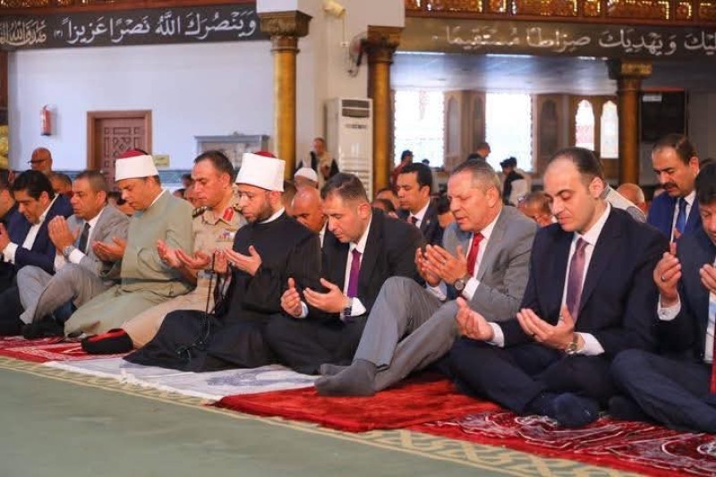 محافظ دمياط ووزير الأوقاف أدوا صلاة الجمعة بمسجد الرحمة بمدينة رأس البر