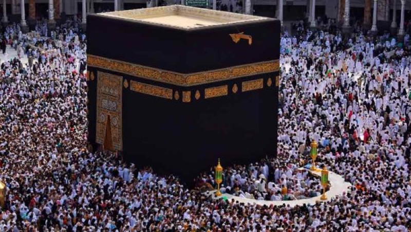 هل يجوز للحاج لبس الجوارب أو الملابس المفصلة؟
