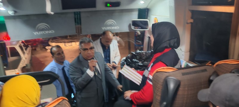 محافظ الدقهلية يودع الفوج الأول من حجاج الجمعيات الأهلية المتجهين إلى بيت الله الحرام