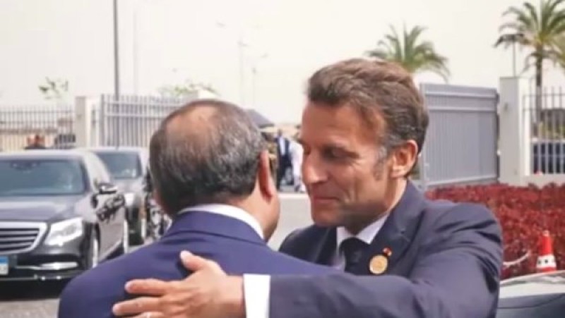 ماكرون يوثق زيارته للإسكندرية بفيديو على إكس