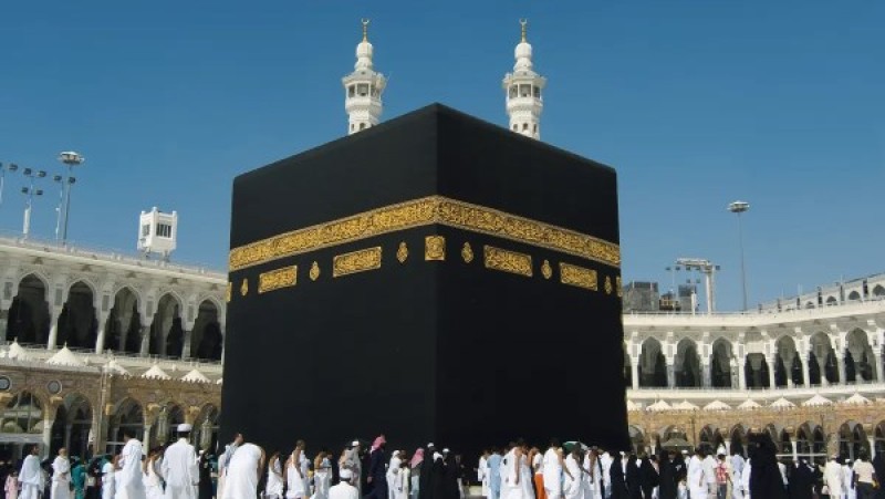 حكم خروج المرأة المعتدة من وفاة زوجها لأداء فريضة الحج.. هل يجوز شرعا؟