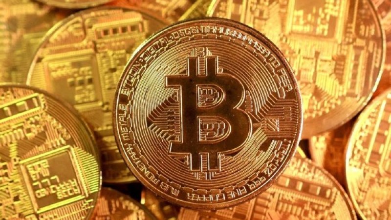 ”بيتكوين” تستقر قرب 81 ألف دولار وسط ترقب لتشريعات أمريكية وتصاعد التوترات الجيوسياسية