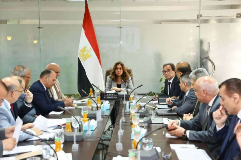 د. منال عوض تستعرض موازنة التنمية المحلية والبيئة وأولويات المرحلة المقبلة لرفع كفاءة الأداء المؤسسي