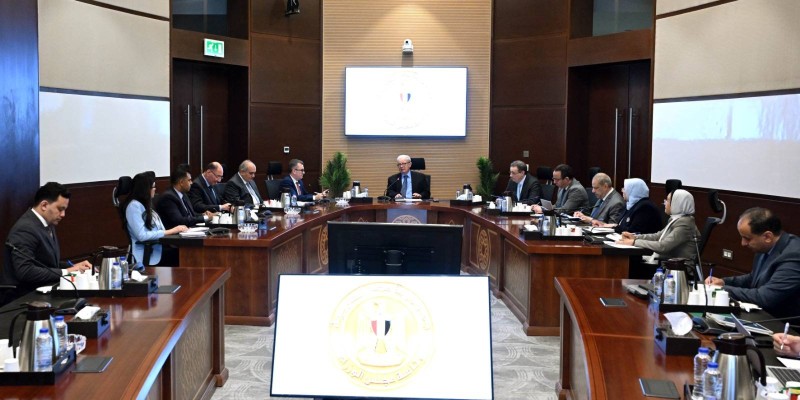 نائب رئيس الوزراء للشئون الاقتصادية يترأس الاجتماع الأول للجنة المعنية بتطوير أداء الجهاز الإداري للدولة ووحداته المختلفة