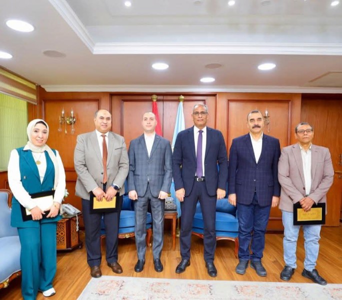 محافظ كفر الشيخ يكرم كوادر مركز الأورام لجهودهم وحصول المركز على الاعتماد الكامل بنسبة 96٪ من «جهار»