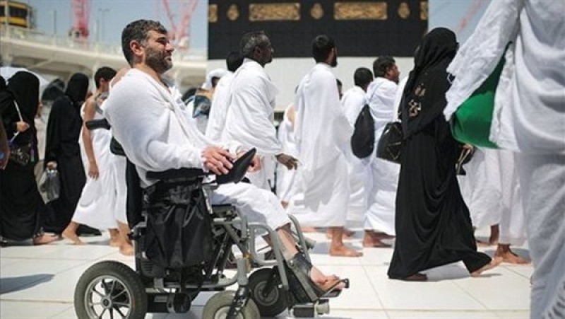 حكم الطواف على الكرسي المتحرك.. الإفتاء تفند أراء المذاهب الأربعة