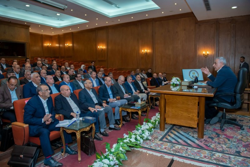 وزير الدولة للإنتاج الحربي يتابع الأداء المالي والإنتاجي للشركات التابعة