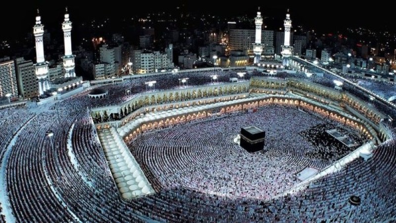 كيفية طواف مريض سلس البول.. الإفتاء توضح