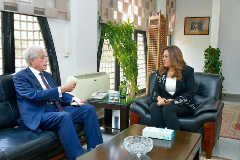 وزيرة التنمية المحلية والبيئة تبحث مع مستشار رئيس الجمهورية الموقف التنفيذي للمشروعات التنموية والخدمية