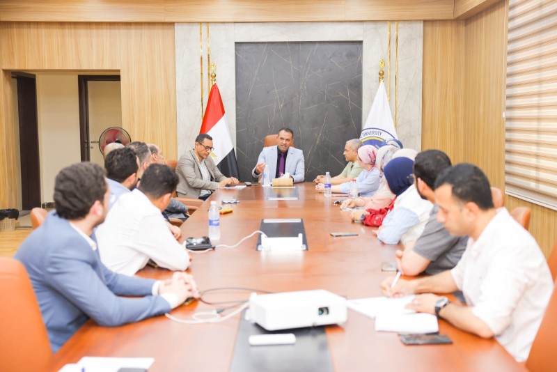 رئيس جامعة المنصورة الأهلية يؤكد أهمية ربط الدراسة الهندسية بسوق العمل والتوسع في الاختبارات الدولية