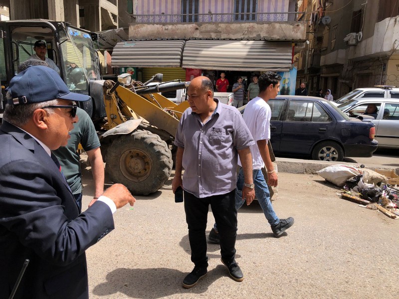 محافظ الدقهلية يقود حملة لإزالة الإشغالات بشوارع الدراسات وعبده معروف في المنصورة
