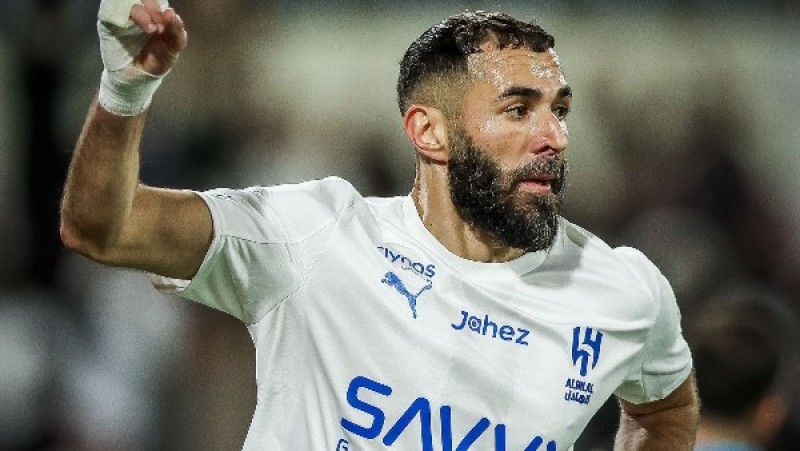 اتحاد جدة يطالب بـ 500 مليون ريال بعد رحيل بنزيما إلى الهلال السعودي