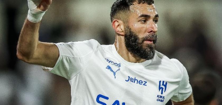 اتحاد جدة يطالب بـ 500 مليون ريال بعد رحيل بنزيما إلى الهلال السعودي