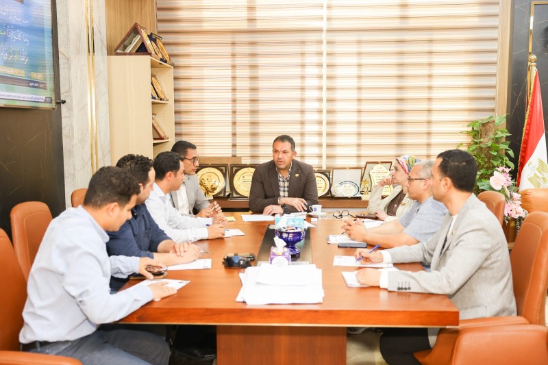 رئيس جامعة المنصورة الأهلية يبحث تطوير منظومة الشهادات والاختبارات الدولية