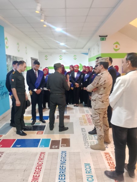 جامعة المنصورة تُنظِّم زيارة ميدانية لطلابها إلى كلية الطب بالقوات المسلحة