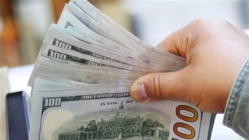 سعر الدولار يتراجع 42 قرشًا في البنوك