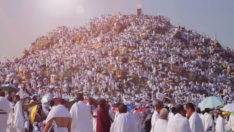 اللي بيتصور في الحج أجره ناقص.. أزهريان يوجهان رسالة عاجلة للحجاج
