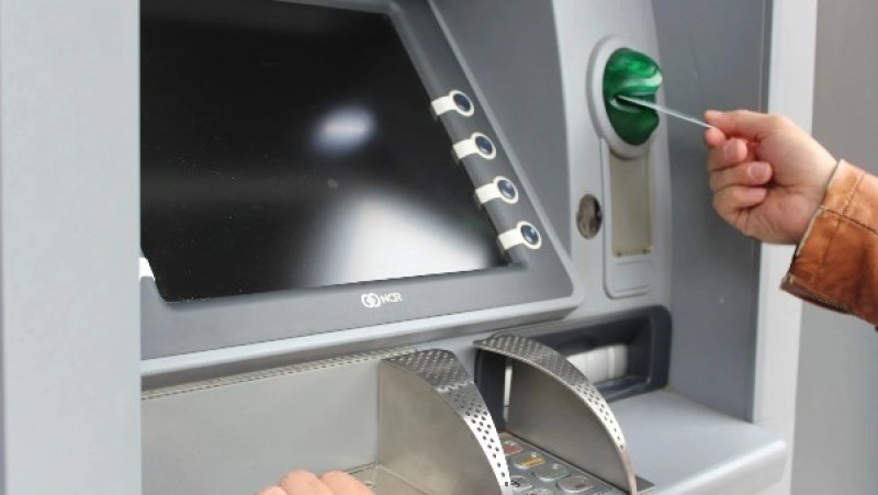 بعد قرار البنك المركزي.. رسوم السحب من ماكينات ATM والحد الأقصى