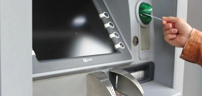بعد قرار البنك المركزي.. رسوم السحب من ماكينات ATM والحد الأقصى