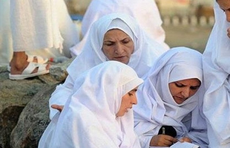هل يجوز سفر المرأة للحج بدون محرم؟ الأزهر للفتوى يجيب