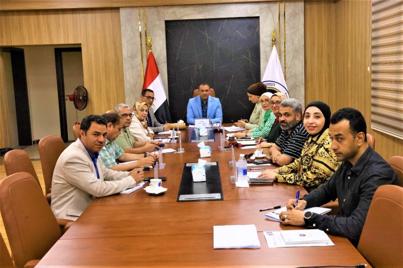 مجلس عمداء جامعة المنصورة الأهلية يناقش تطوير العملية التعليمية والتحول الرقمي والاستعدادات الأكاديمية