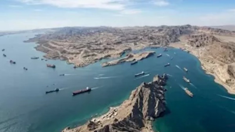 الخارجية الإيرانية: لن نفرض رسوما على عبور مضيق هرمز