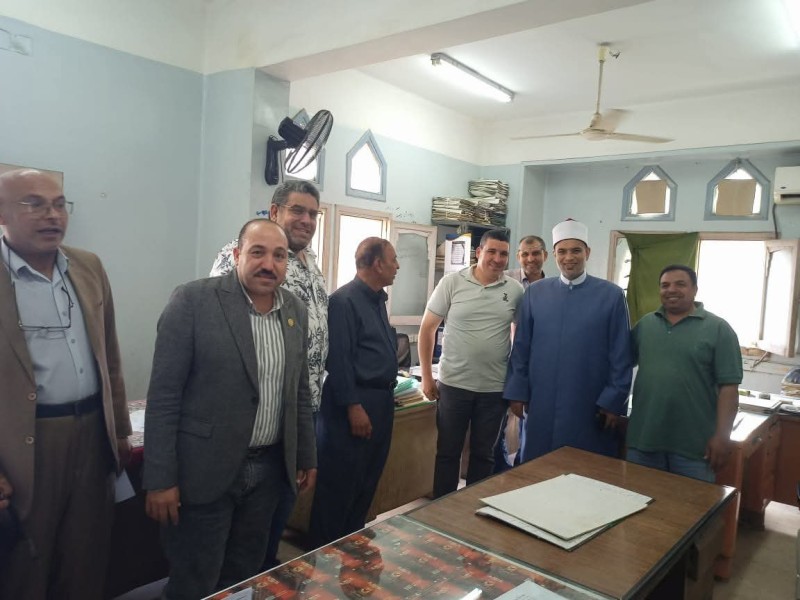 رئيس الإدارة المركزية لمنطقة الدقهلية الأزهرية يهنئ العاملين بديوان المنطقة بمناسبة عيد الأضحى المبارك