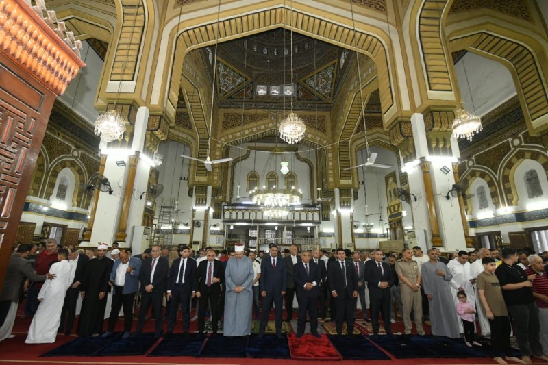 المحافظ أدي صلاة عيد الأضحى المبارك بمسجد النصر بالمنصورة وسط أبناء المحافظة