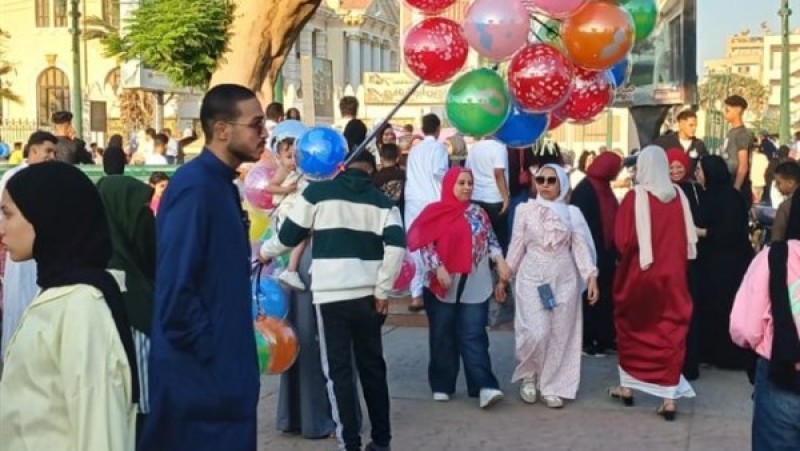 المواطنون يتوافدون على الحدائق والمتنزهات للاحتفال بأول أيام عيد الأضحى