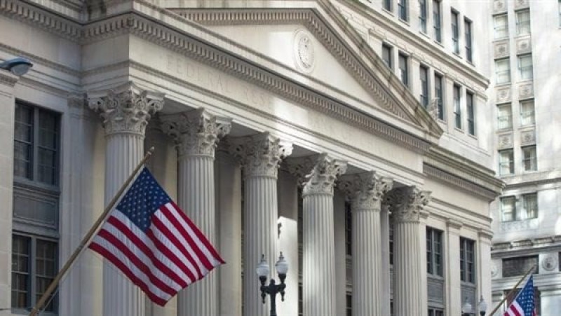 الفيدرالي الأمريكي يلمح إلى رفع أسعار الفائدة مع تصاعد مخاوف التضخم