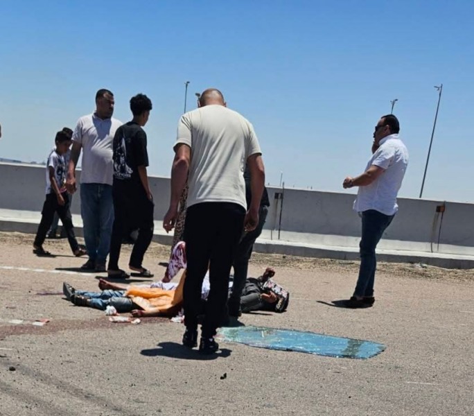 مصرع شخصين وإصابة إثنين آخرين في إنقلاب سيارة بكوبري ك٢١
