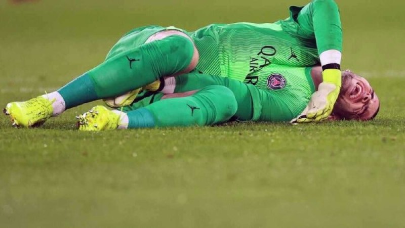 حرب جديدة من فيفا على إهدار الوقت.. لماذا قرر الاتحاد الدولي التدخل في إصابات حراس المرمى؟