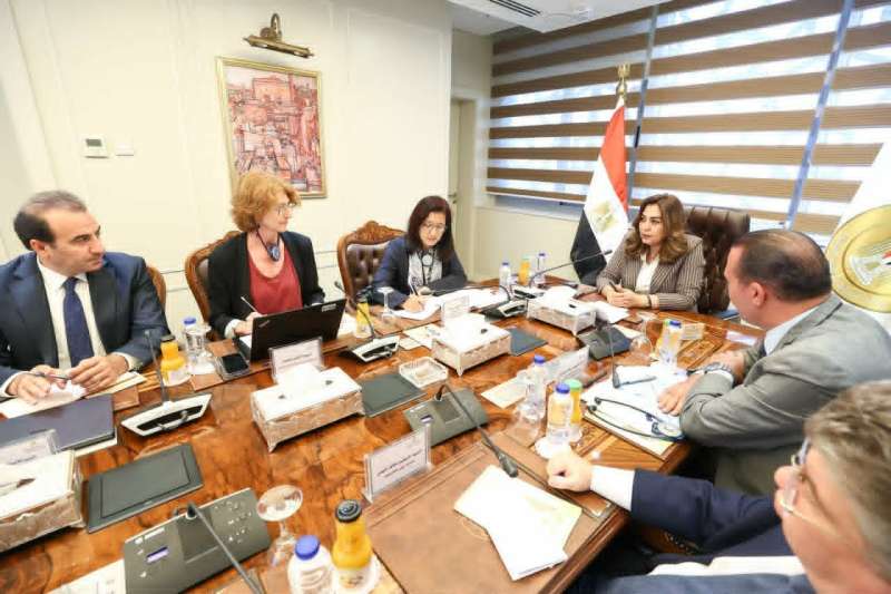 وزيرة التنمية المحلية والبيئة تتابع مع الاتحاد الأوروبي والأمم المتحدة تنفيذ مشروعات التنمية المحلية بالصعيد باستثمارات متوقعة 480 مليون جنيه