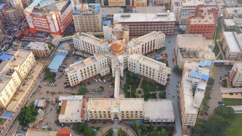 رئيس جامعة المنصورة يستعرض حصاد عمل المستشفيات الجامعية خلال إجازة عيد الأضحى المبارك